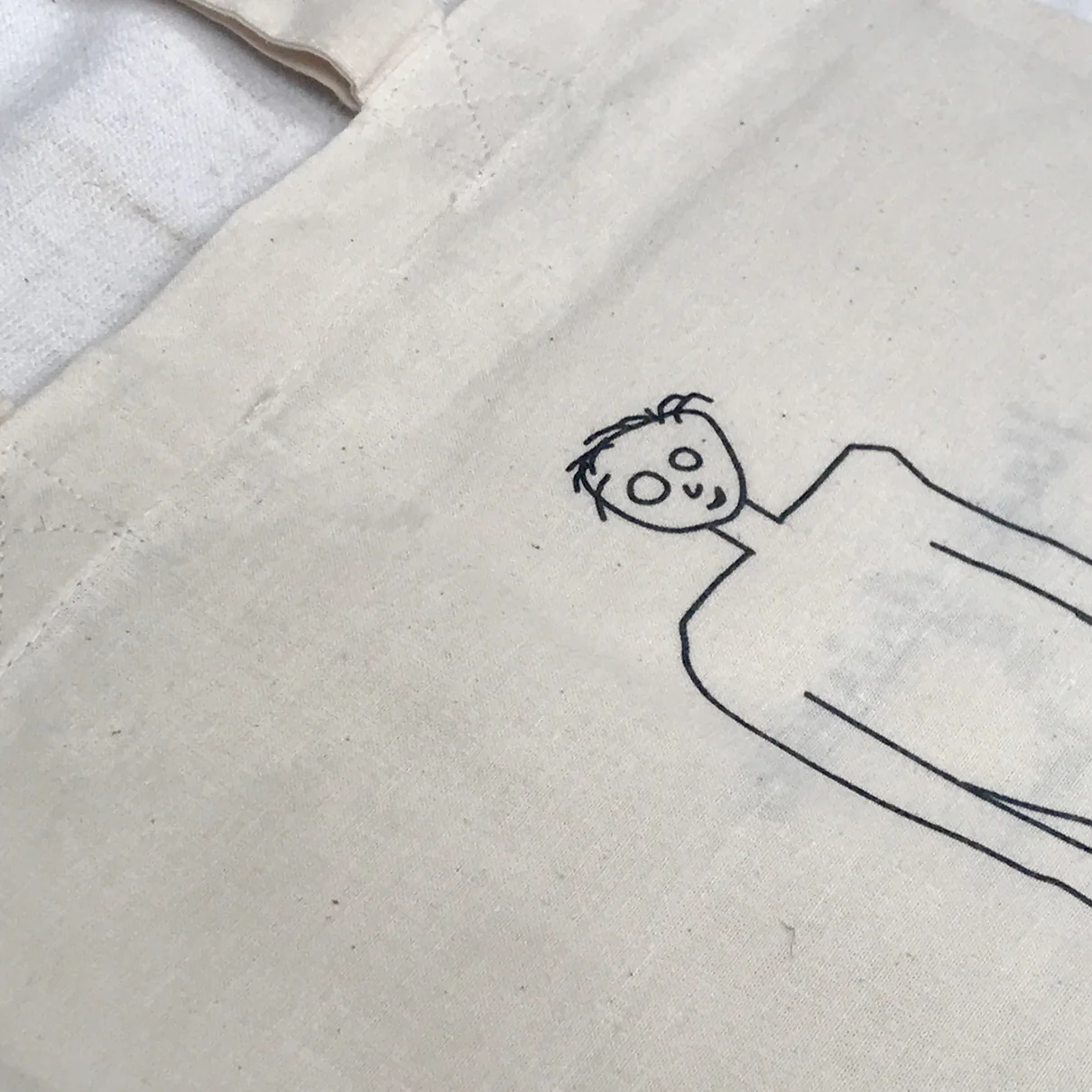 Hugo Guinness Suitable Poses Tote Bag and Book - Image 3